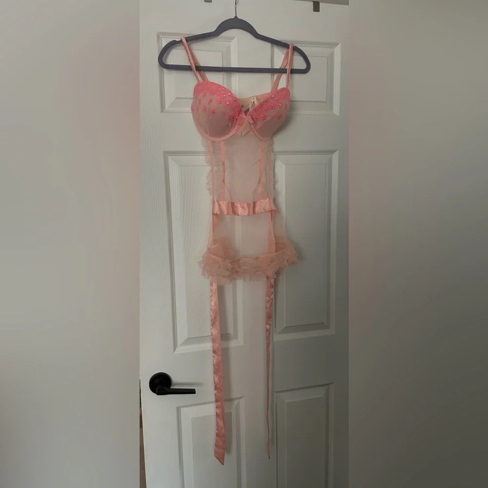 NWT Vintage 2012 Victoria’s Secret Lingerie Bra Skirt Size 36D - Picture 1 of 5